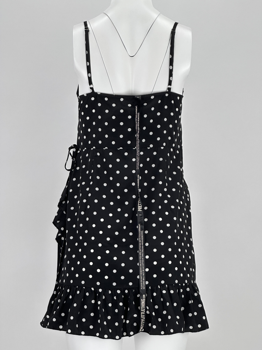 Платье Prettylittlething