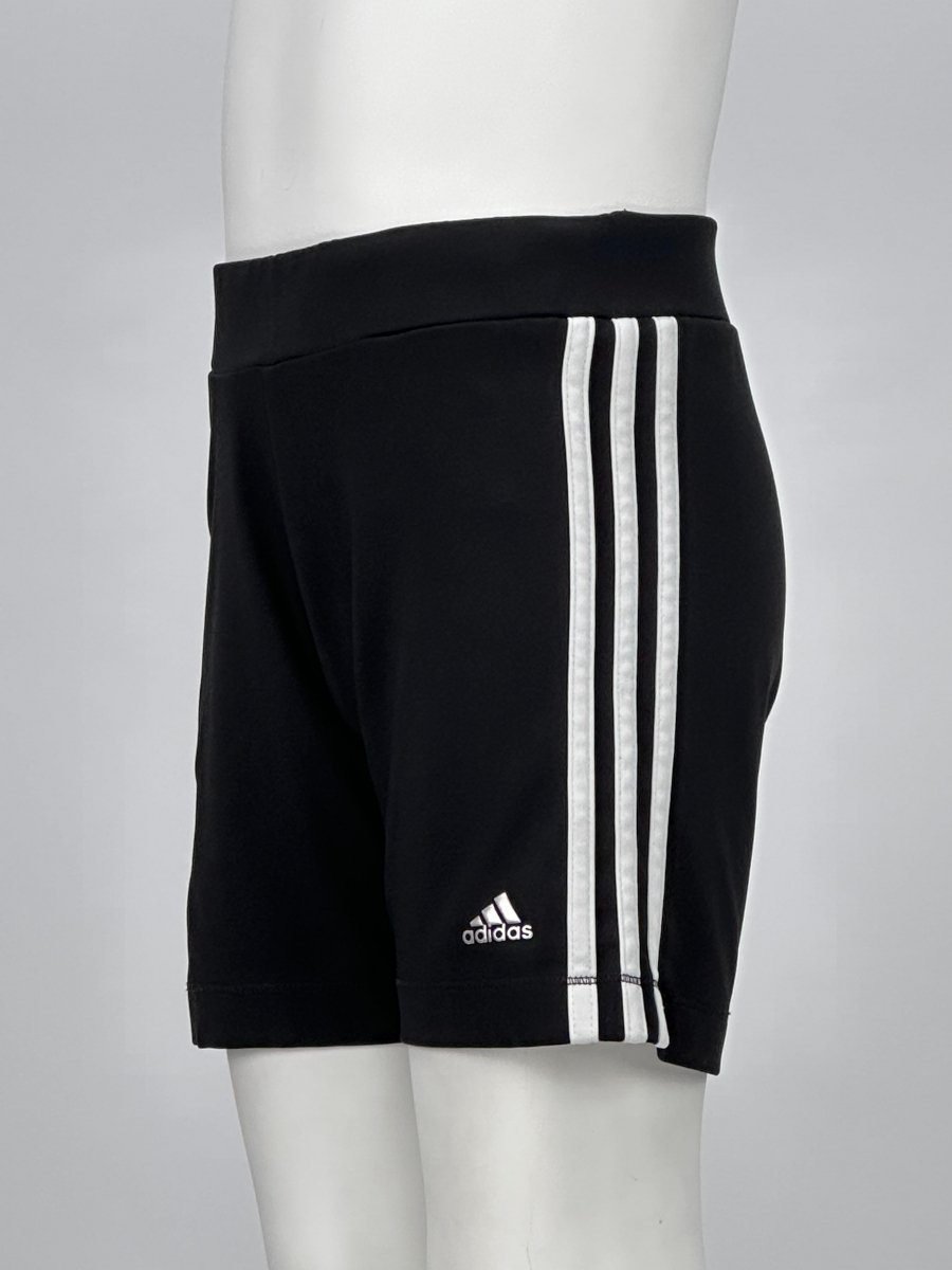 Спортивная одежда Adidas